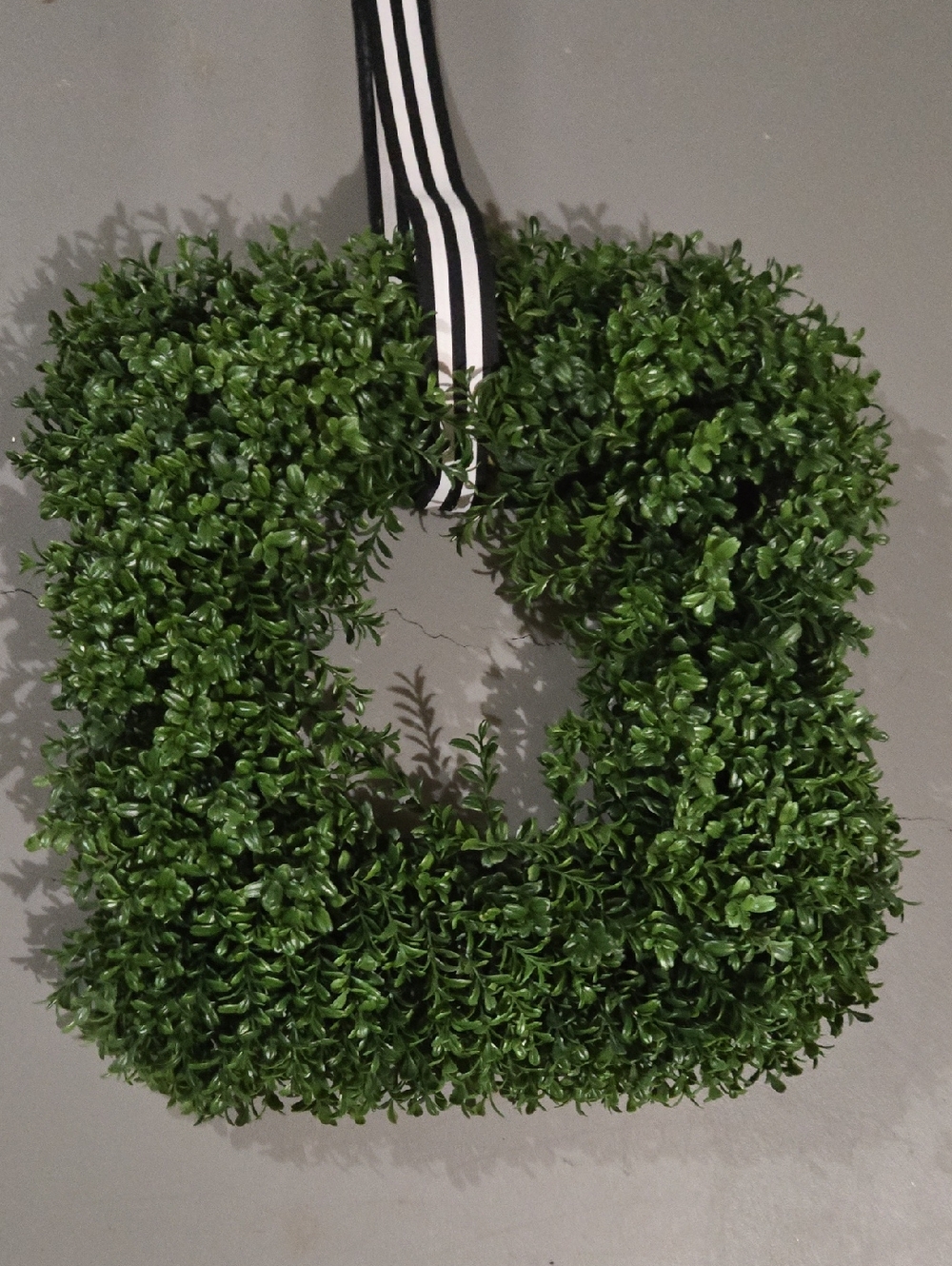 Green Artificial Square Boxwood Wreath - Home Holiday